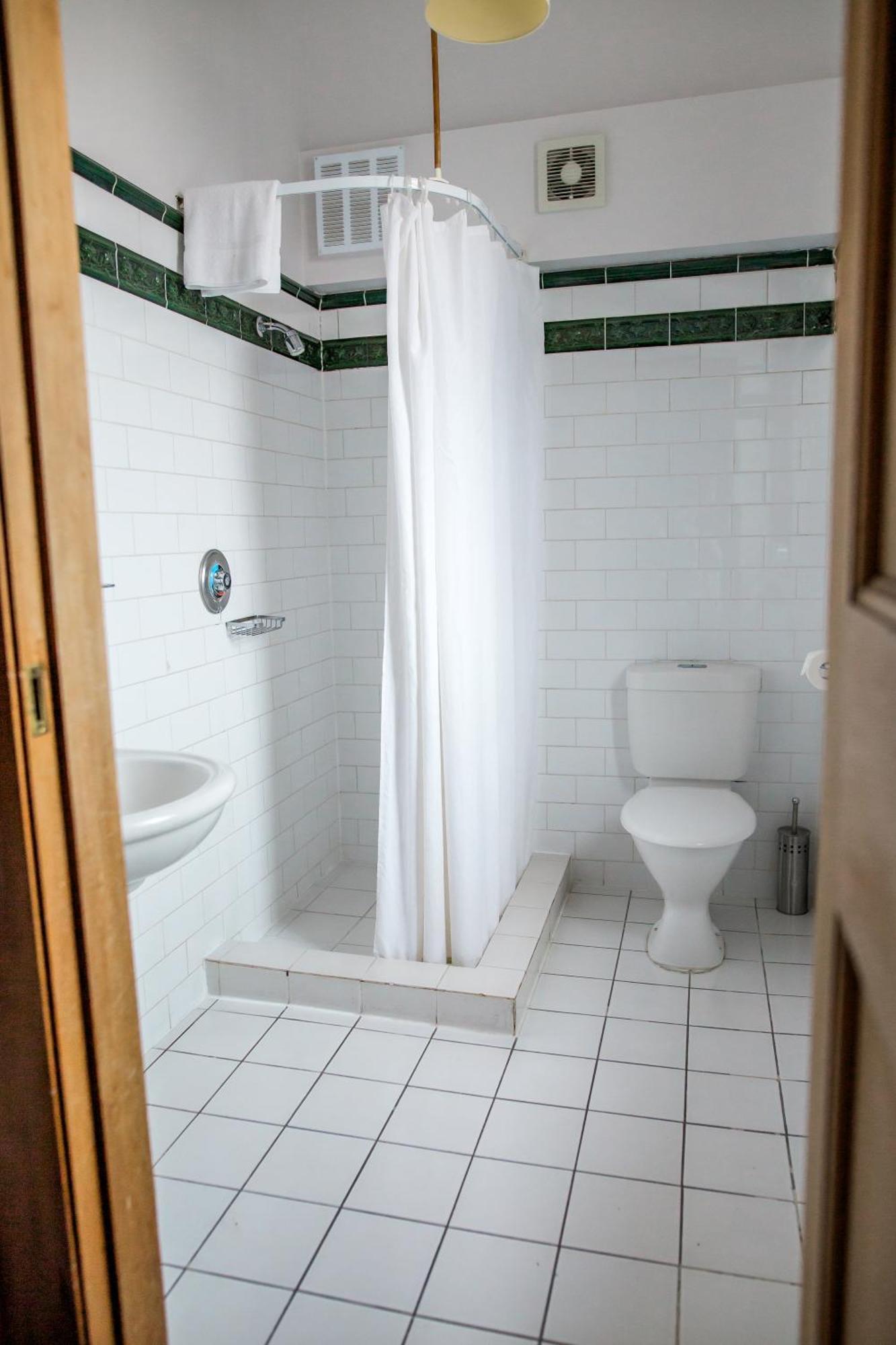 Single Room Private Bathroom,1550375032:JPEG