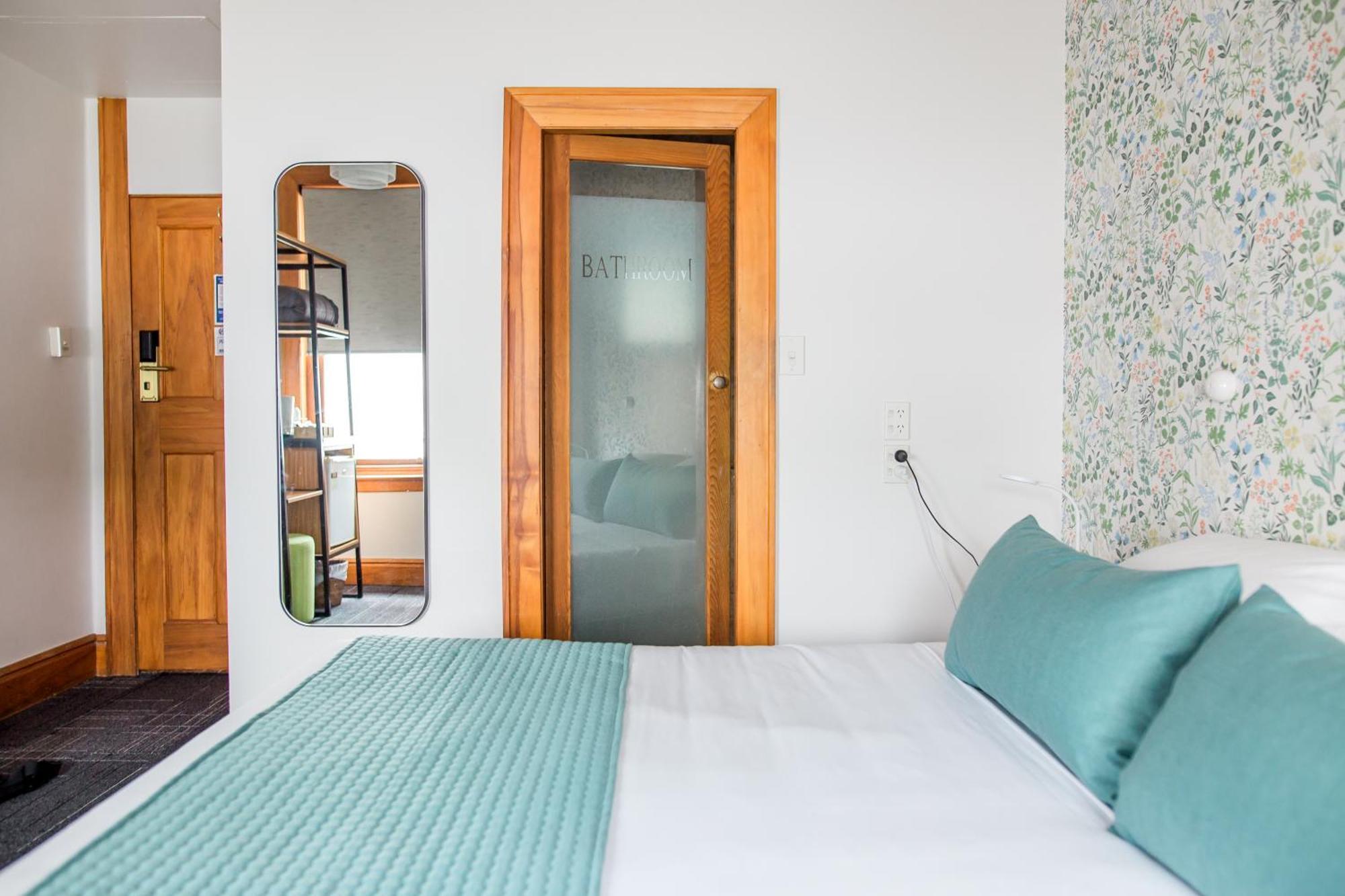 Double or Twin Room Private Bathroom