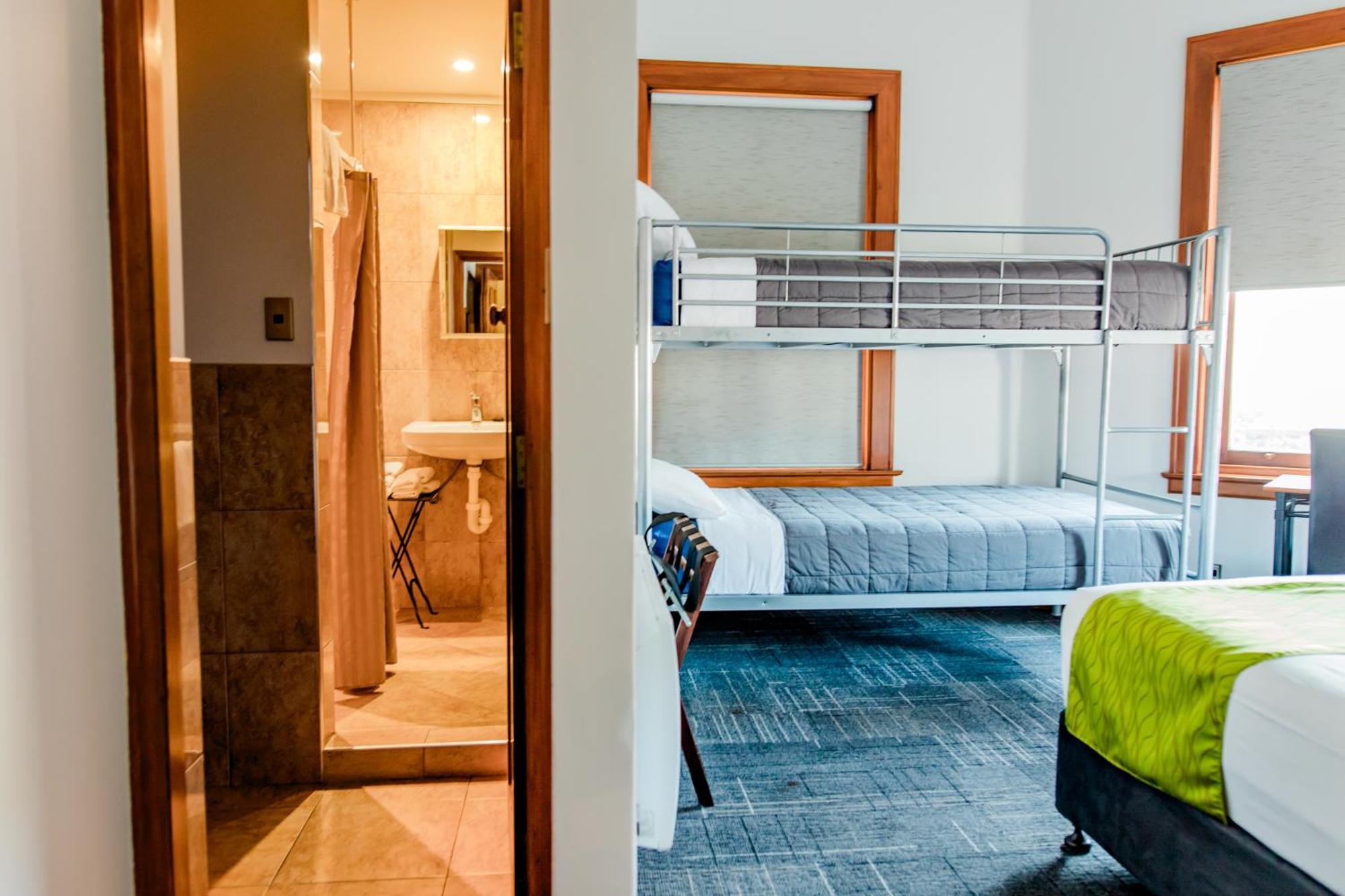 Quadruple Room Private Bathroom