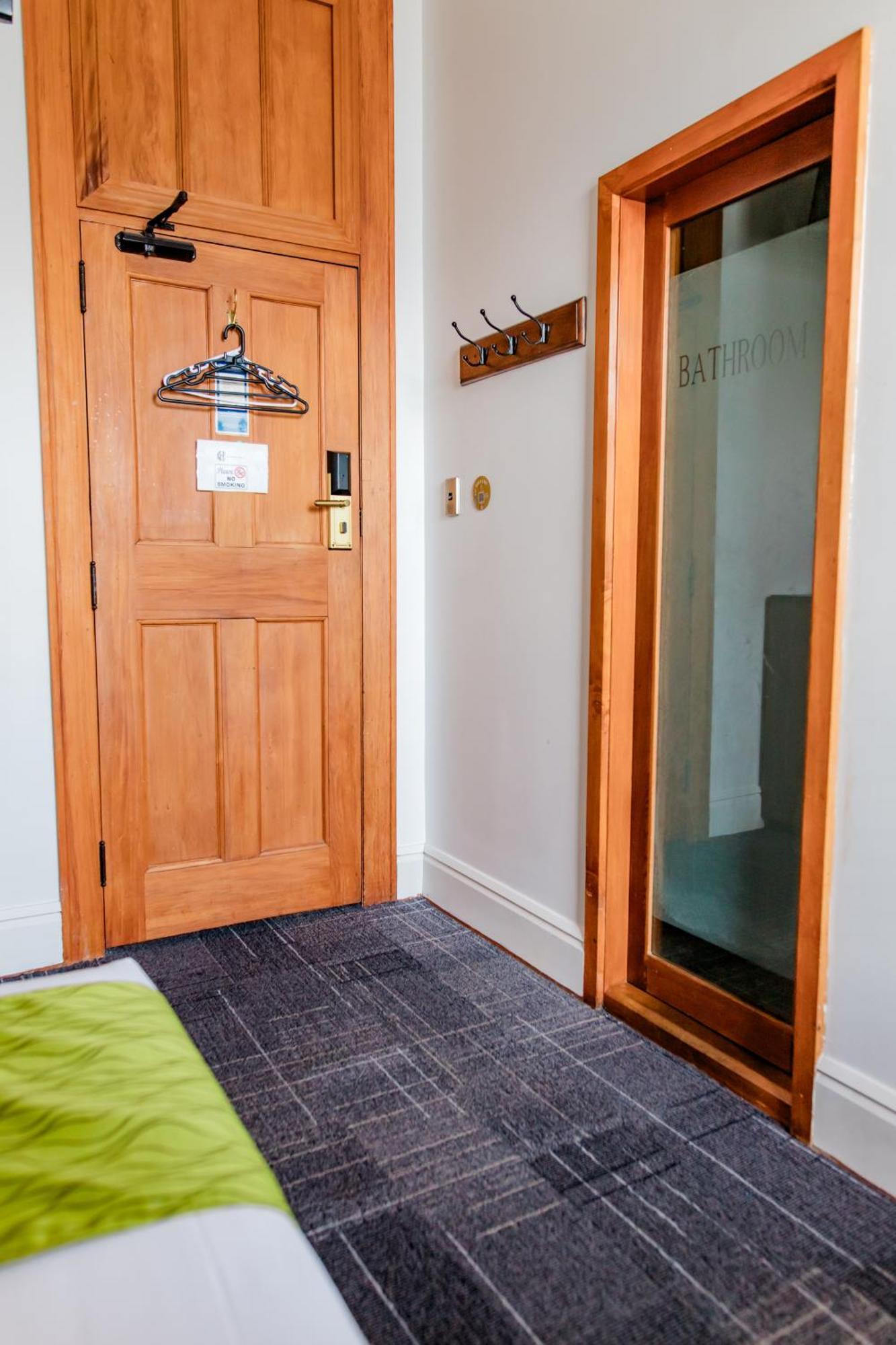 Single Room Private Bathroom